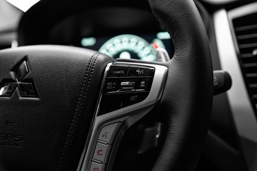 Детали интерьера Mitsubishi Pajero Sport HPE-S 2020 года  (LA) (фото 27 из 38)